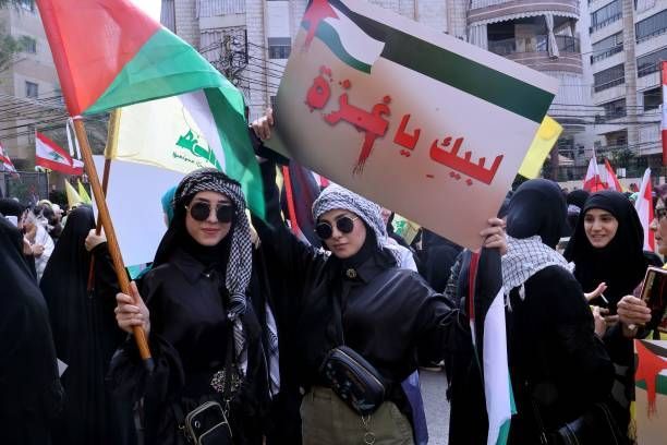 في لبنان خرجت مظاهرات مؤيدة لغزة في أكثر من منطقة.